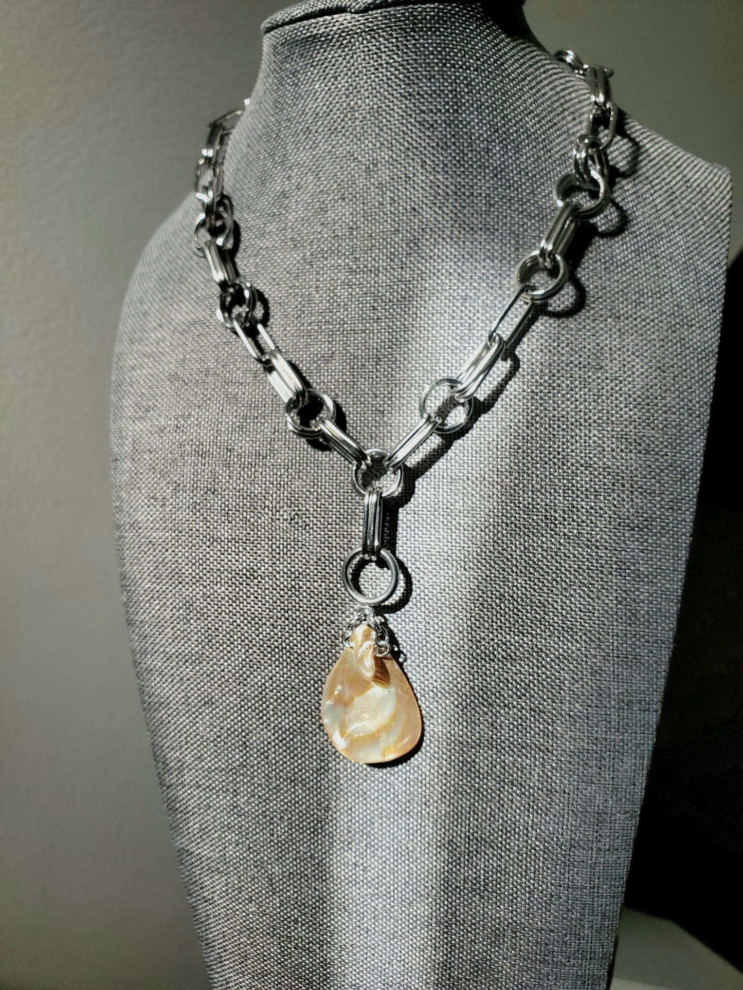 Velveth Lariat Necklace